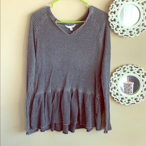 Women’s size medium waffle knit top🔴